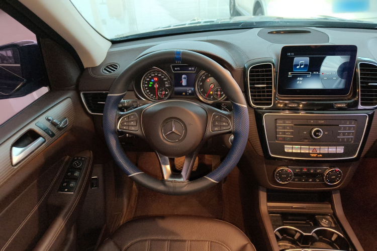 奔驰GLE 2018款 GLE 320 4MATIC 动感型臻藏版中控内饰13