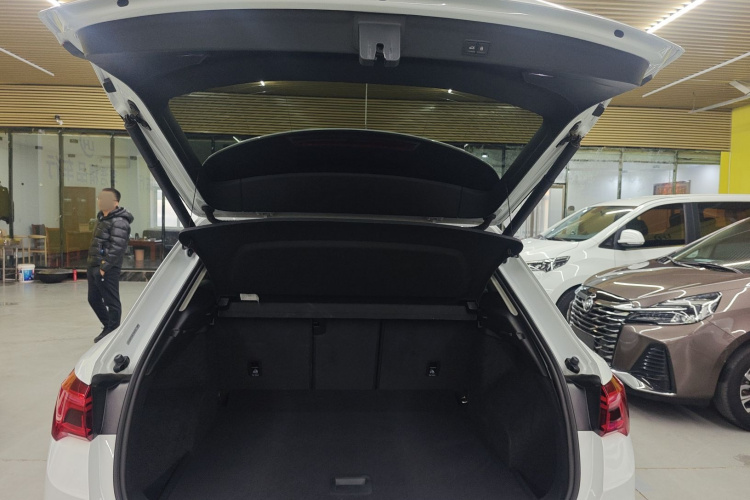 奥迪Q3 2020款 45 TFSI quattro 时尚动感型机舱底盘23