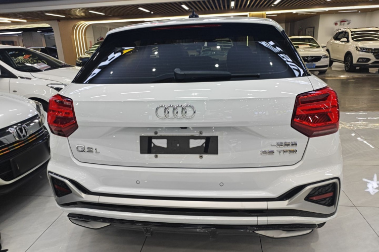 奥迪Q2L 2022款 35 TFSI 时尚动感型车身外观6