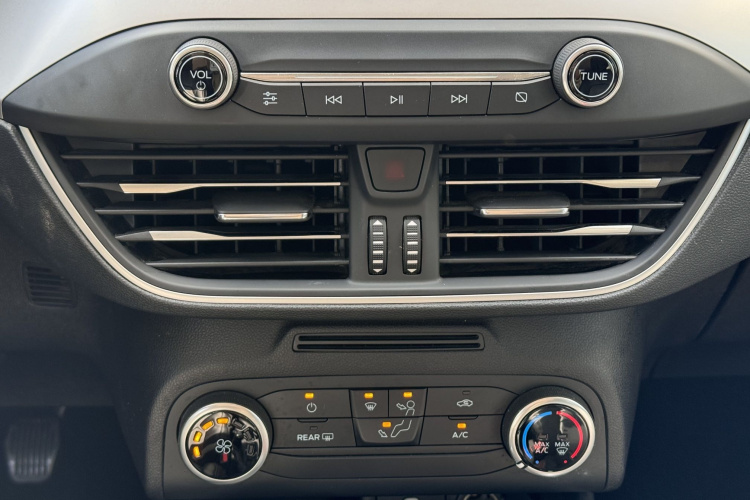 福特 福克斯 2019款 两厢 1.5L 手动锋跃型 国V中控内饰7006