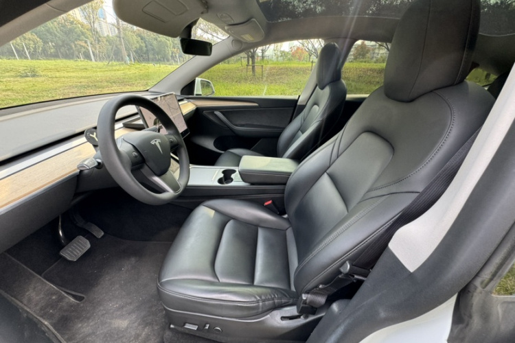 特斯拉 Model Y 2021款 标准续航后驱版局部细节19