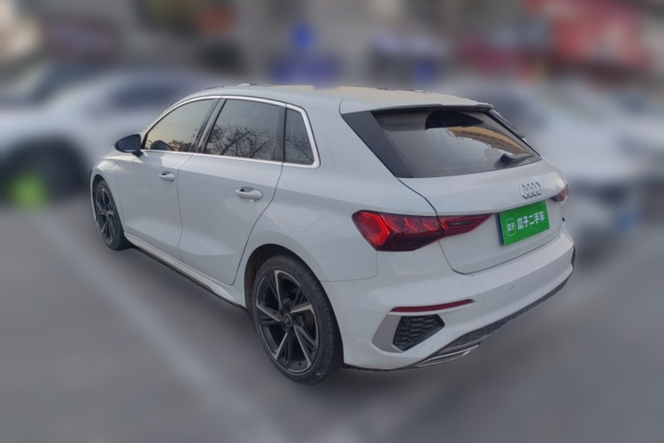 奥迪A3 2022款 Sportback 35 TFSI 时尚运动型车身外观5