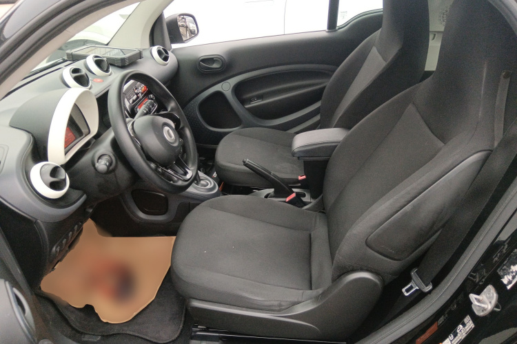 smart fortwo 2018款 1.0L 52千瓦硬顶灵动版 国V局部细节19