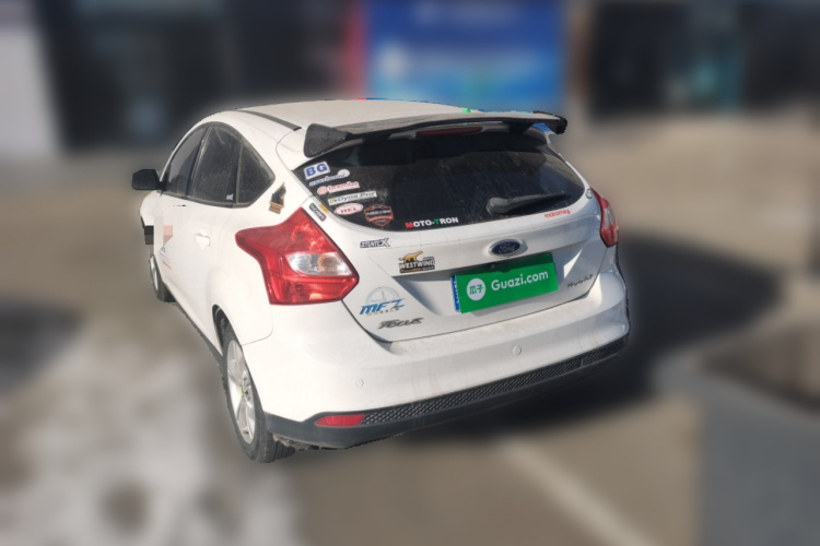 福特 福克斯 2012款 两厢 1.6L 自动风尚型车身外观5