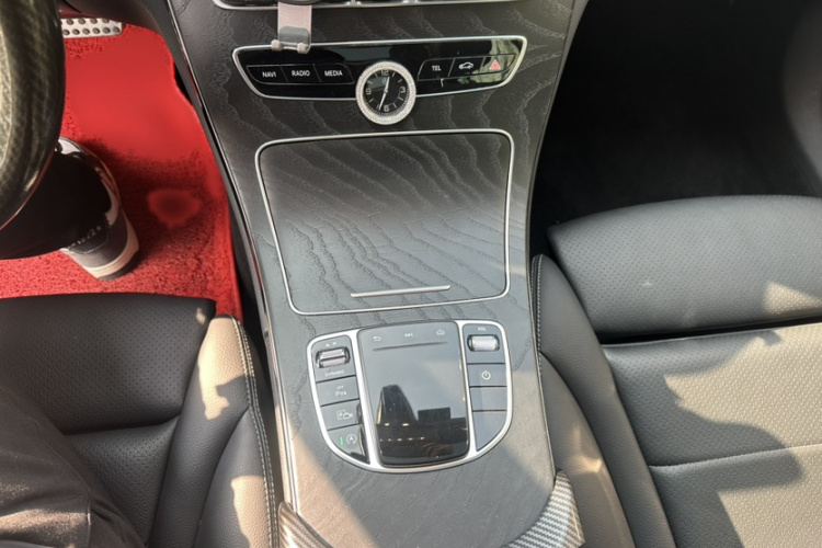 奔驰C级(进口) 2020款 改款 C 260 旅行轿车中控内饰7002