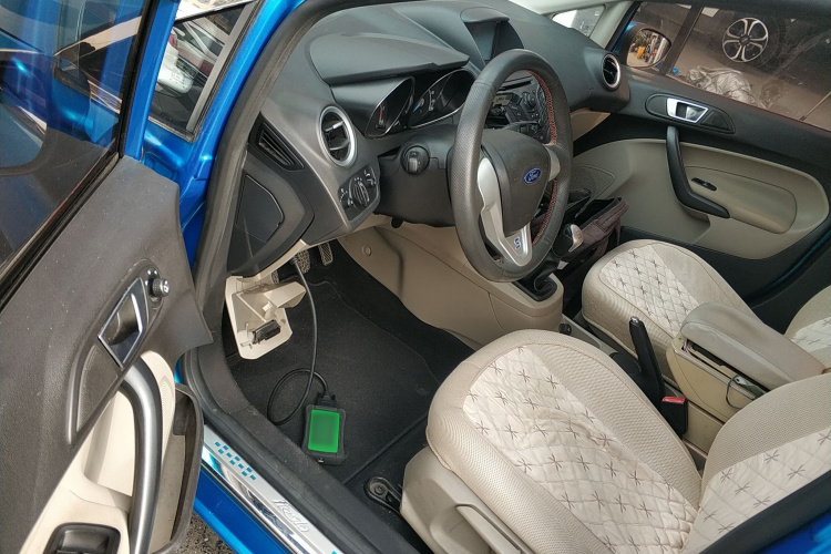 福特 嘉年华 2013款 三厢 1.5L 手动时尚型中控内饰7003