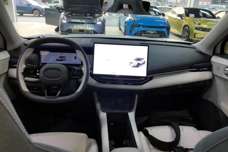 领克06 EM-P 2023款 EM-P 126长续航Halo中控内饰7002