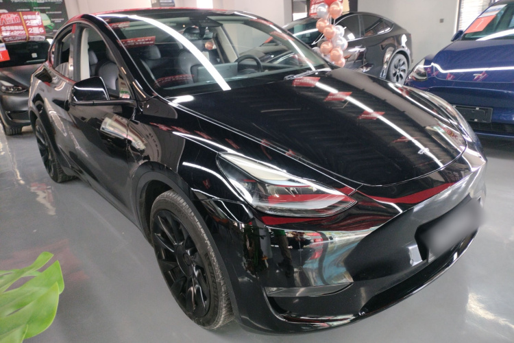 特斯拉 Model Y 2022款 长续航全轮驱动版车身外观3