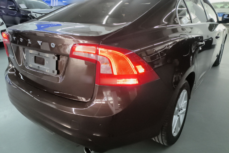 沃尔沃S60 2018款 S60L T3 智进版车身外观6006