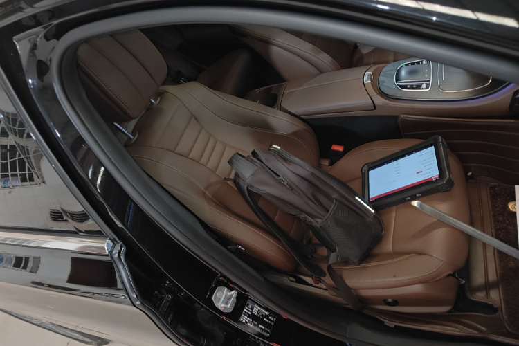 奔驰E级 2020款 E 300 L 运动豪华型局部细节41