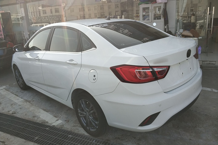 长安 逸动DT 2019款 1.6L 自动智享型 国VI车身外观4