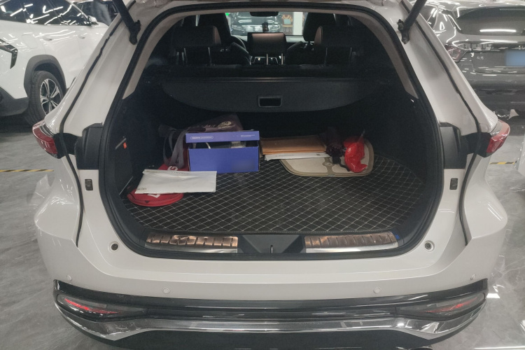 丰田 威飒 2023款 2.5L智能电混双擎 两驱尊贵版机舱底盘23