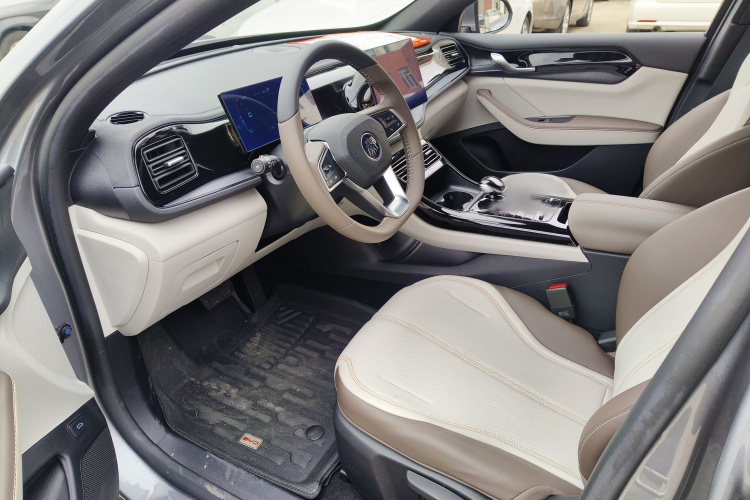 比亚迪 秦PLUS 2024款 荣耀版 DM-i 55KM领先型中控内饰7003