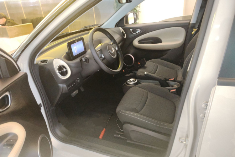 五菱汽车 五菱缤果 2023款 203km 轻享款局部细节19