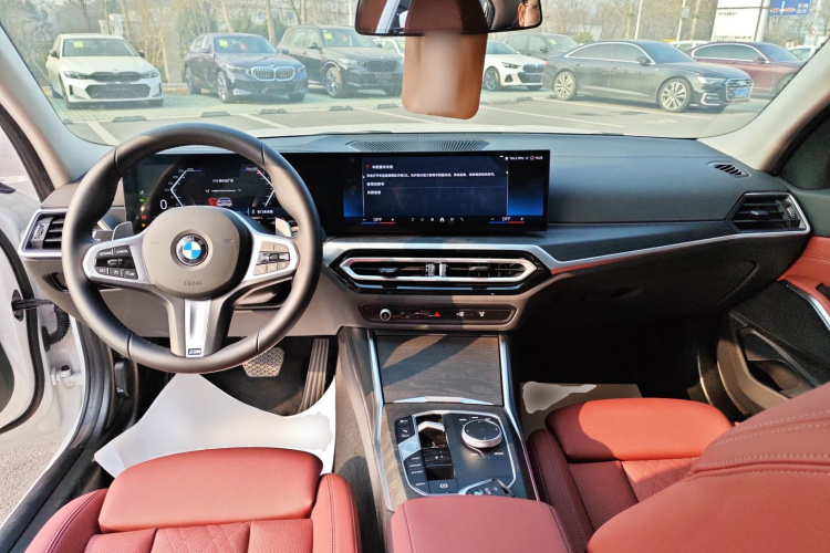 宝马3系 2024款 325i M运动套装中控内饰7002
