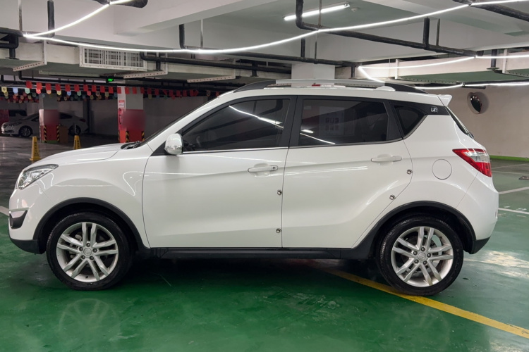 长安CS35 2016款 1.6L 自动豪华型 国V车身外观6006