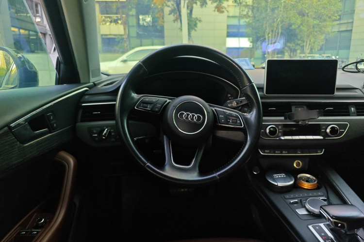 奥迪A4L 2017款 45 TFSI quattro 风尚型中控内饰13