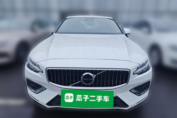 沃尔沃S60 2025款 B4 智远豪华版车身外观2