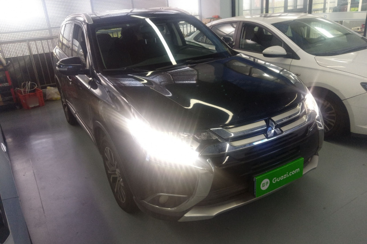 三菱 欧蓝德 2018款 2.0L 两驱荣耀版 5座车身外观6002