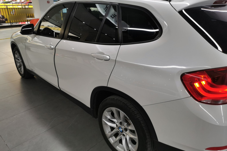 宝马X1 2015款 sDrive18i 时尚晋级版车身外观4