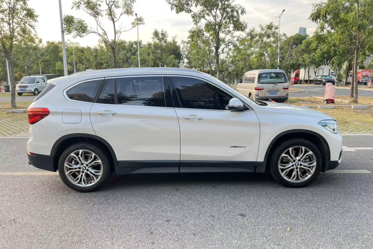 宝马X1 2018款 sDrive20Li 领先型车身外观6006