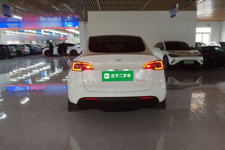 特斯拉 Model Y 2023款 长续航全轮驱动版车身外观6
