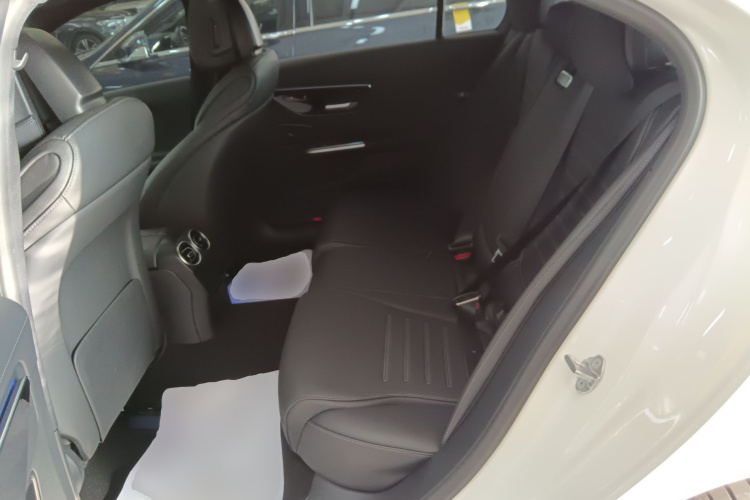 奔驰C级 2023款 C 200 L 运动版中控内饰21