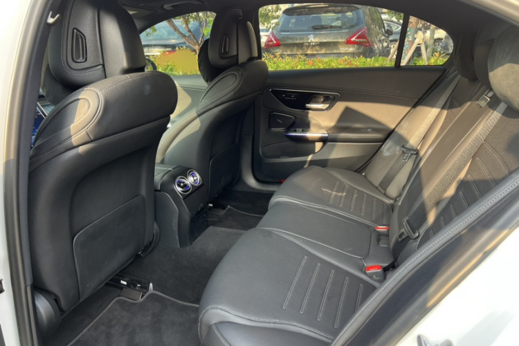 奔驰C级 2024款 C 260 L 运动版中控内饰7006