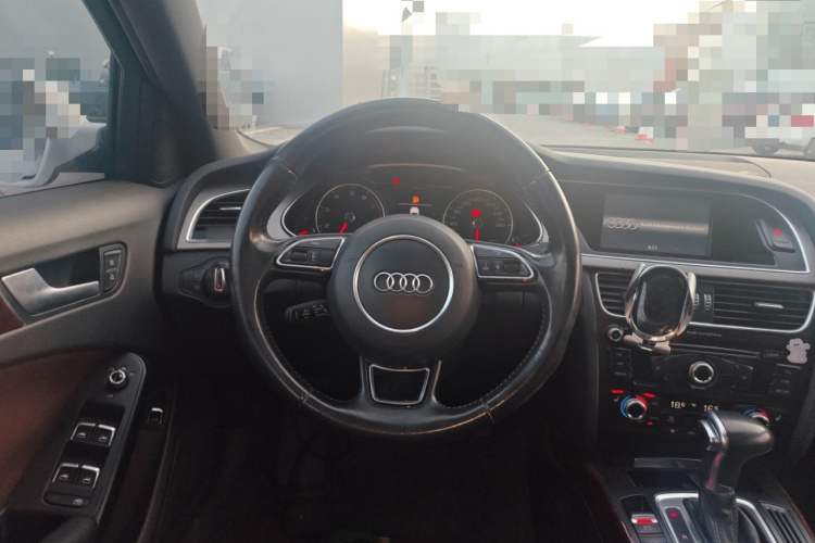 奥迪A4L 2016款 35 TFSI 典藏版 自动标准型中控内饰13