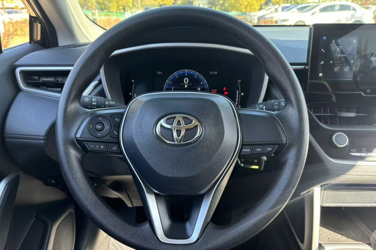 丰田 锋兰达 2024款 2.0L CVT精英plus版中控内饰7008