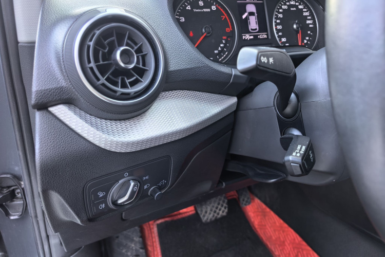 奥迪Q2L 2020款 35 TFSI 进取动感型中控内饰7009