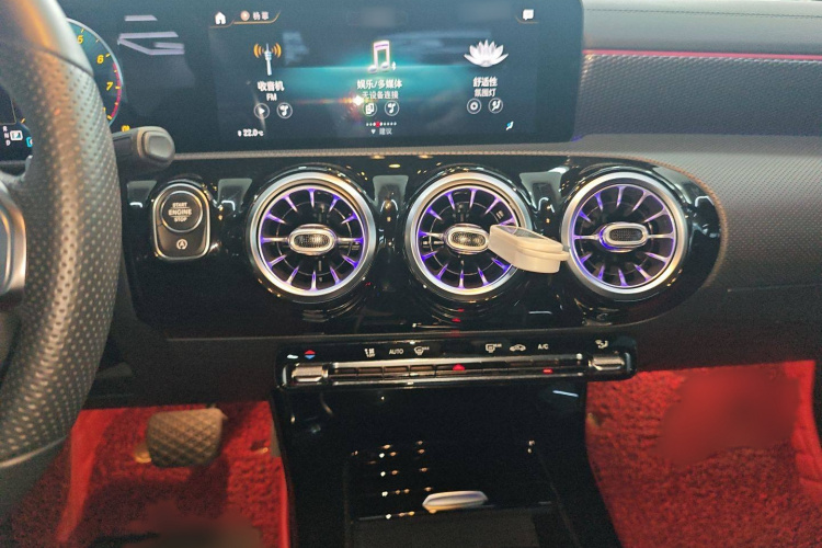 奔驰A级 2020款 改款 A 200 L 运动轿车时尚型局部细节16