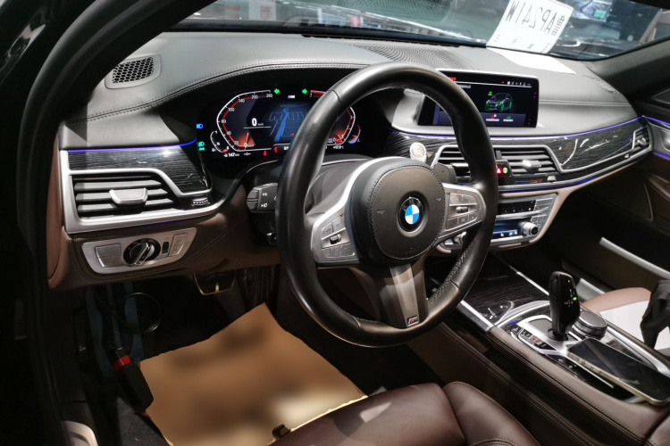 宝马7系 2019款 改款 730Li M运动套装中控内饰12