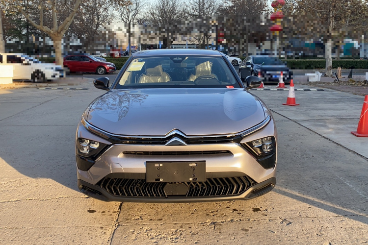 雪铁龙 凡尔赛C5 X 2025款 1.6T 海外版车身外观6001