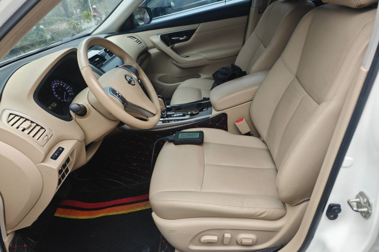 日产 天籁 2013款 2.0L XL舒适版中控内饰19