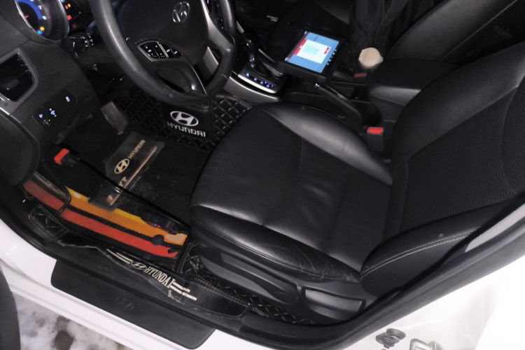 现代 朗动 2012款 1.6L 自动尊贵型中控内饰19