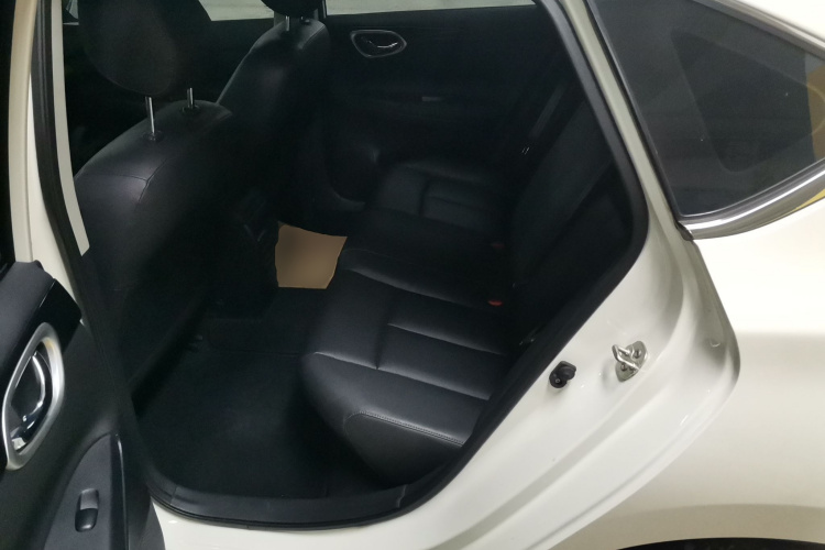 日产 轩逸 2022款 经典 1.6XL CVT豪华版中控内饰7004