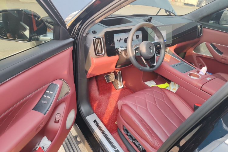 鸿蒙智行 问界M8 2025款 增程 Max+版 53.4kWh 6座版中控内饰7003