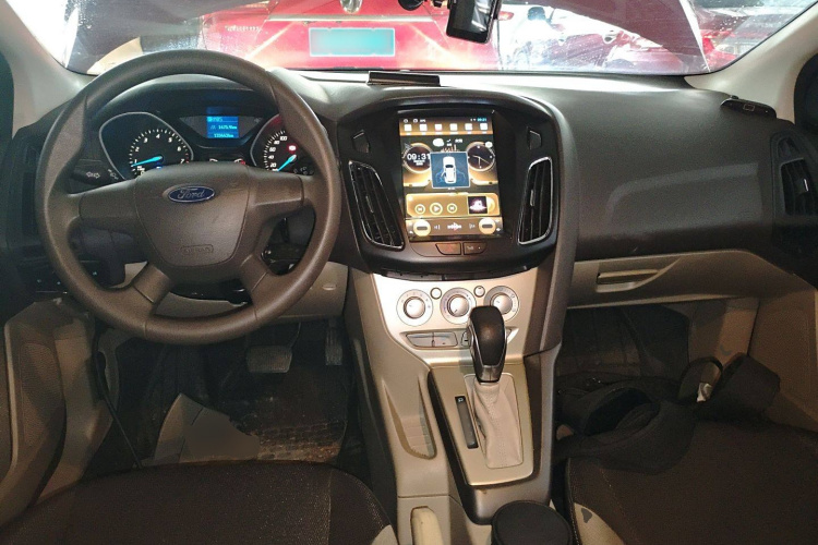 福特 福克斯 2012款 三厢 1.6L 自动舒适型中控内饰7002