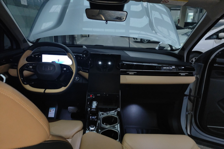 吉利汽车 博越L 2023款 2.0TD DCT旗舰型中控内饰7002