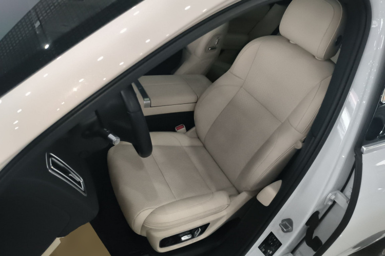 理想汽车 理想L7 2024款 Ultra中控内饰19