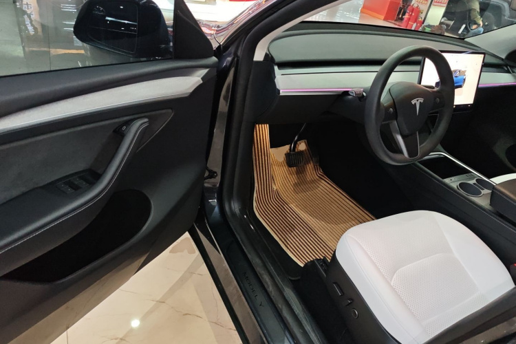 特斯拉 Model Y 2024款 长续航全轮驱动版中控内饰20