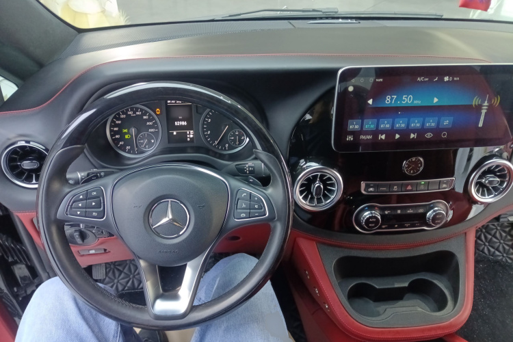 奔驰 威霆 2021款 2.0T 商务版 7座中控内饰12