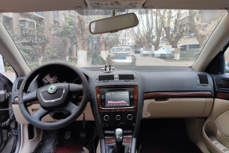 斯柯达 明锐 2012款 1.6L 手动逸俊版中控内饰7002