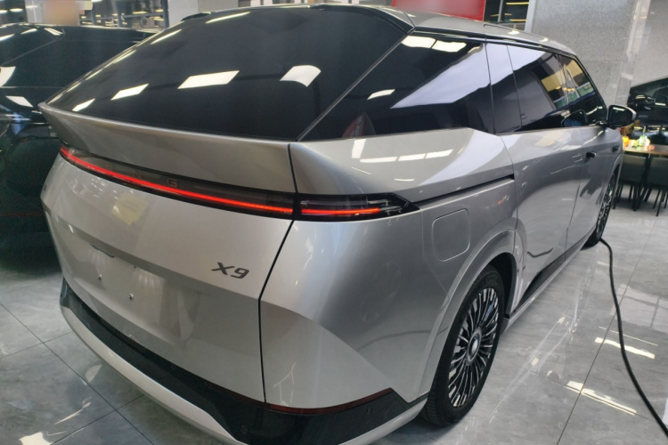 小鹏X9 2025款 650长续航 Max车身外观6005