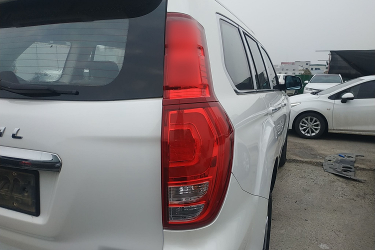 哈弗H9 2017款 2.0T 汽油四驱尊贵型 7座车身外观9