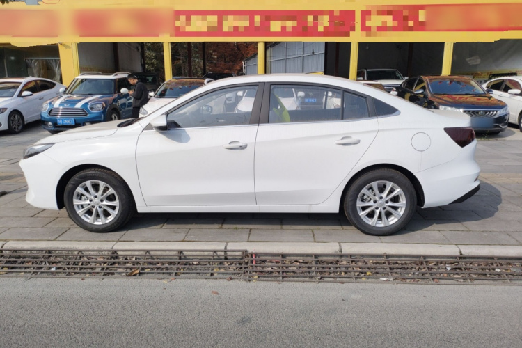 荣威i5 2026款 1.5L CVT豪华版车身外观4