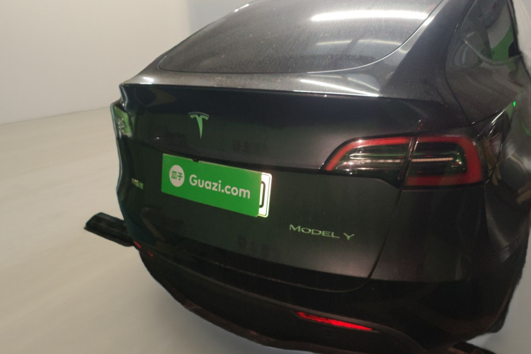 特斯拉 Model Y 2024款 后轮驱动版车身外观6