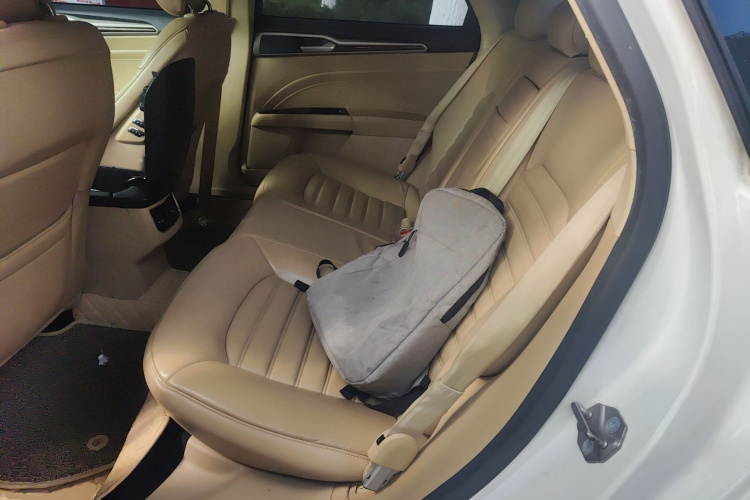 福特 蒙迪欧 2013款 2.0L GTDi240至尊型中控内饰21