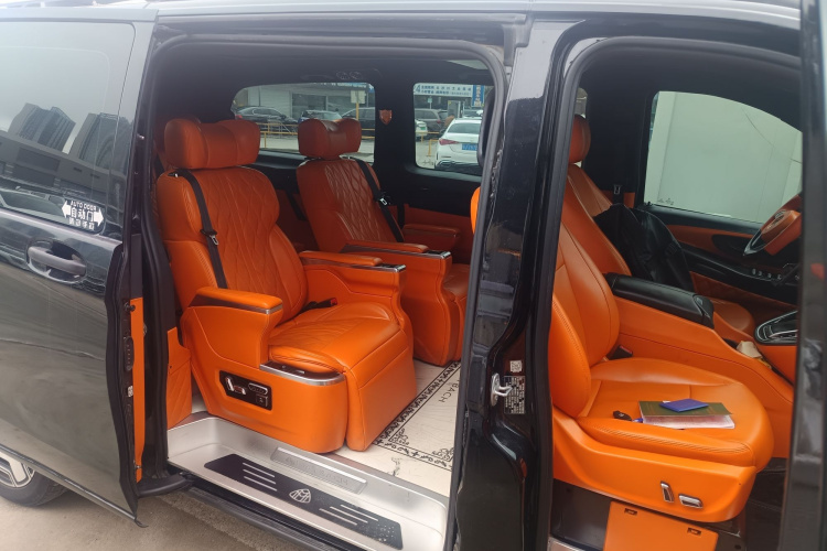 奔驰 威霆 2021款 2.0T 精英版 7座局部细节41